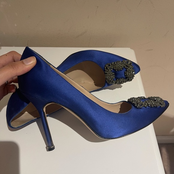 Manolo Blahnik Hangisi - Picture 3 of 11